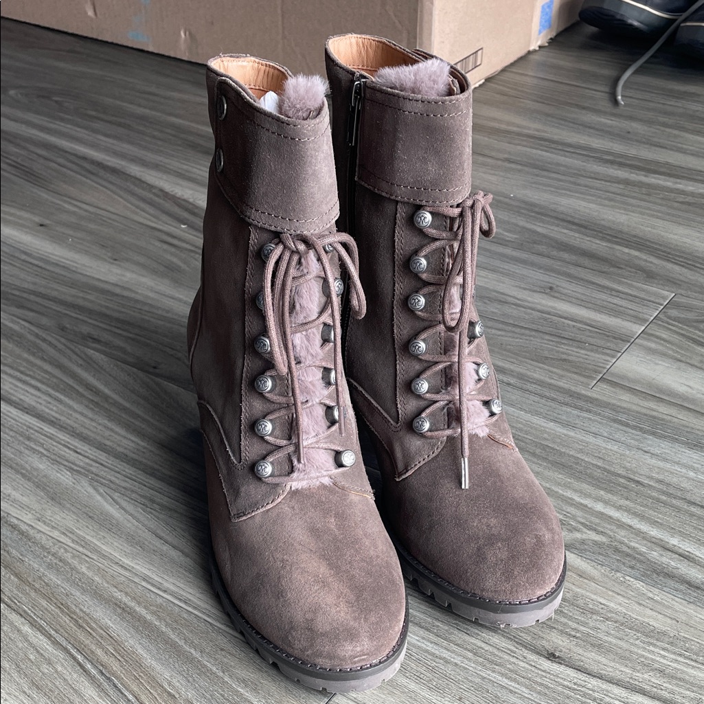 Brand New Johnston  Murphy Boots